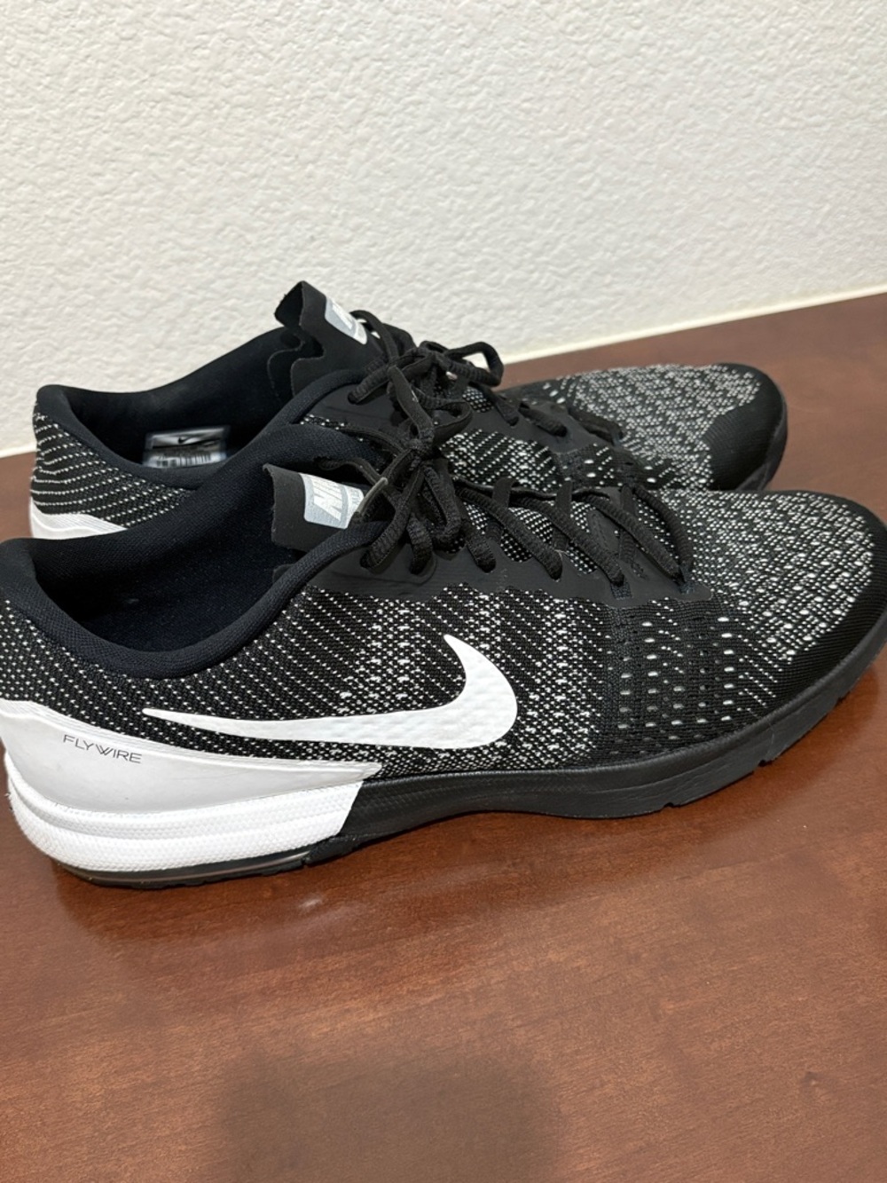 Nike Men’s Black & White Flywire Training Sneakers